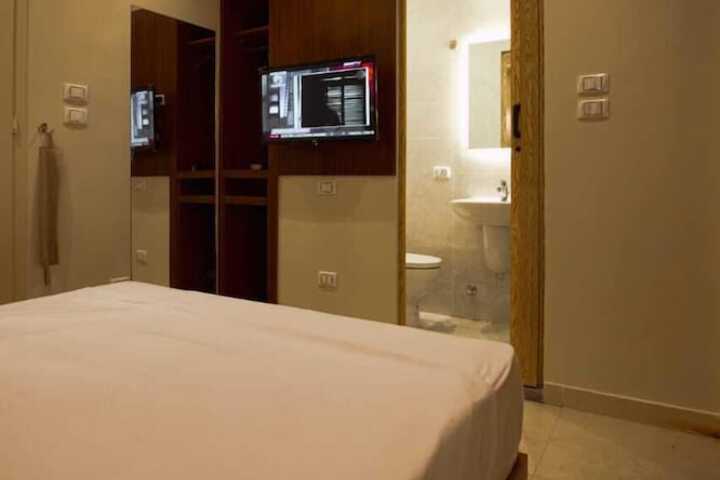 Room 52 of 110