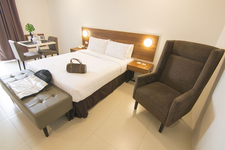 Room 9 of 30