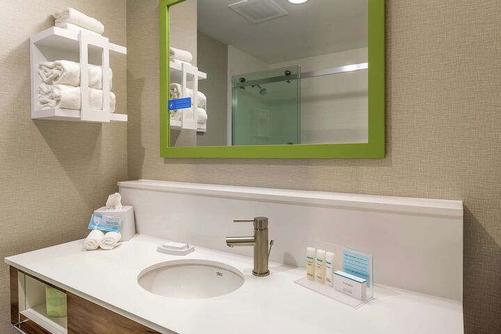 2 Queen Beds Hearing Accessible (16 of 20)