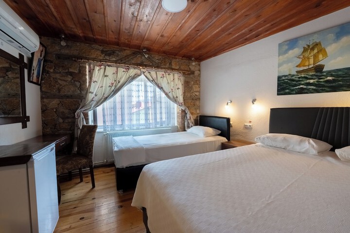 Room 10 of 81