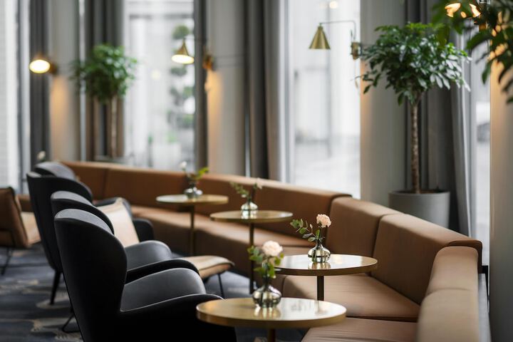Lounge 65 of 81
