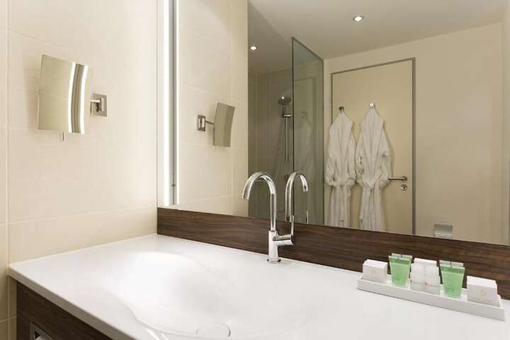Room 14 of 26