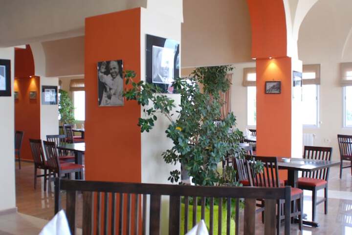 Dining 58 of 103