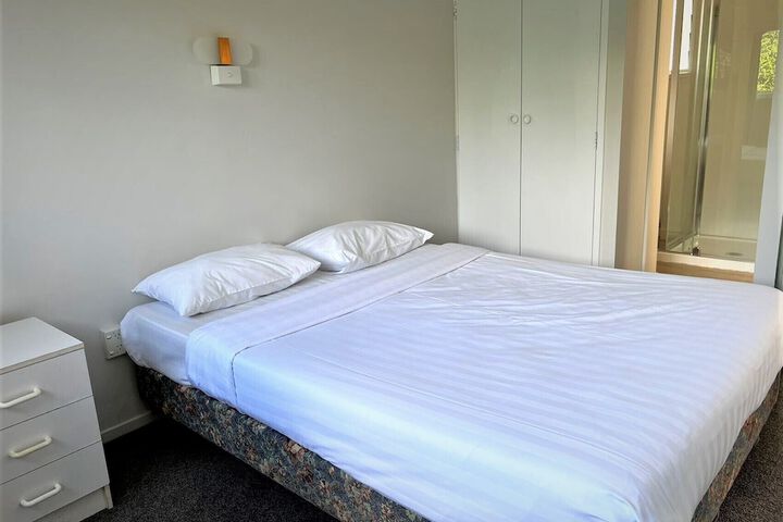 Room 6 of 24