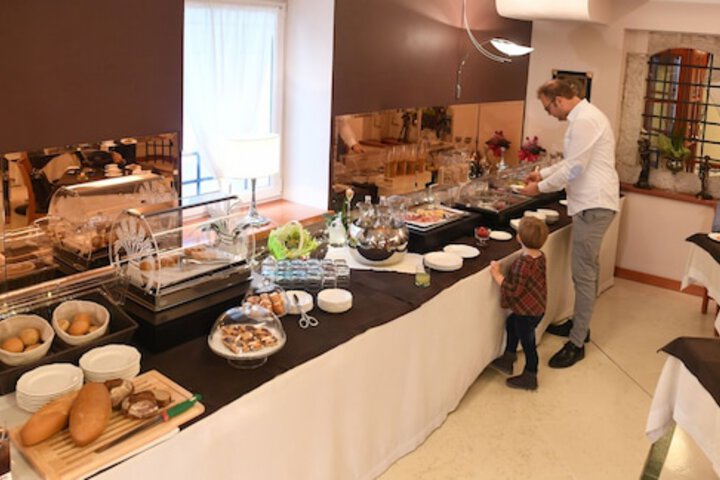 Breakfast/Coffee Service 27 of 49