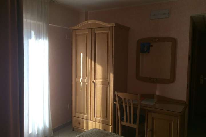Room 17 of 47