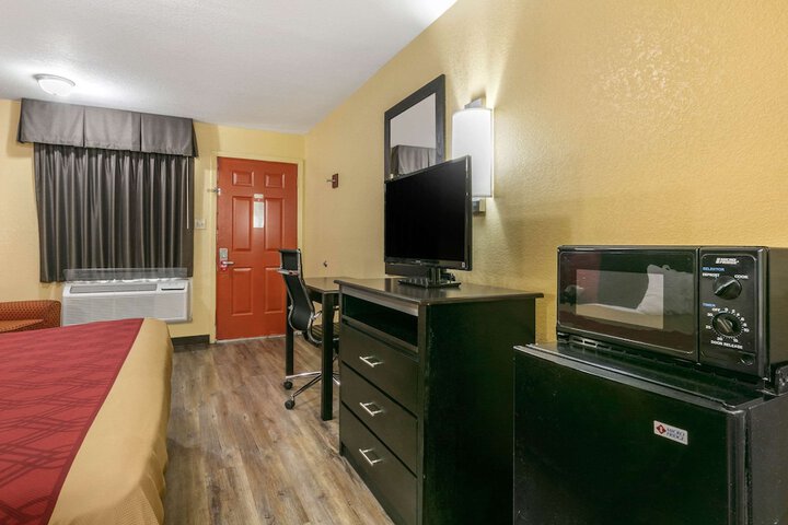 Room 17 of 27
