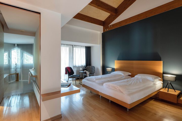 Room 7 of 40