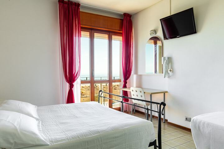 Room 45 of 121