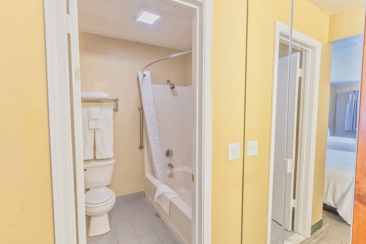 Standard Quadruple Room 2 Queen Beds (1 of 27)