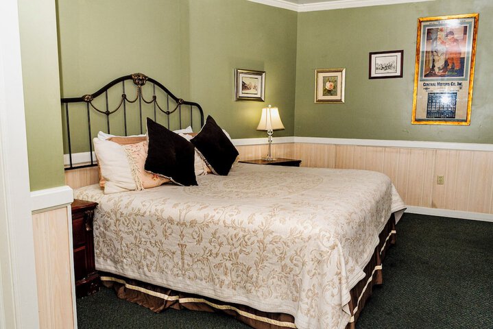 Deluxe King Bed (23 of 24)