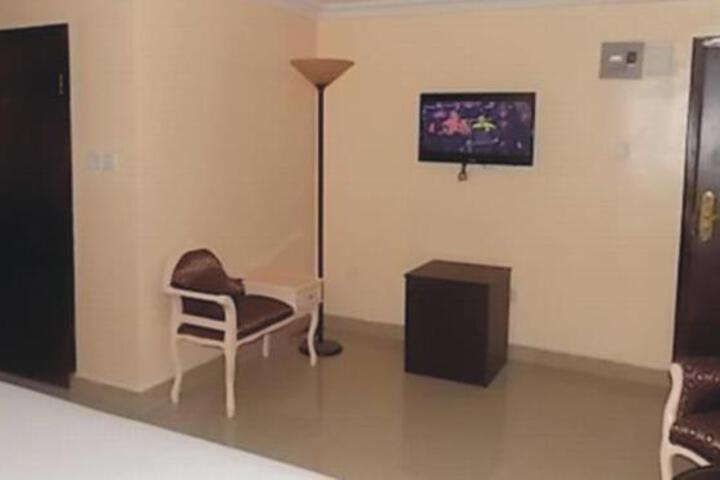 Room 34 of 34
