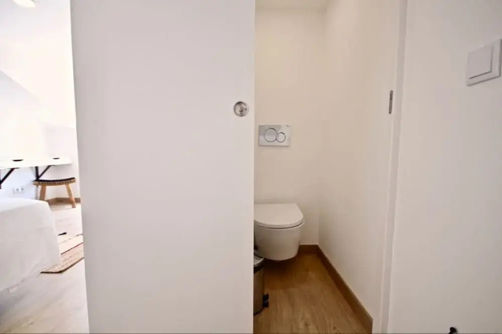 Room 10 of 17
