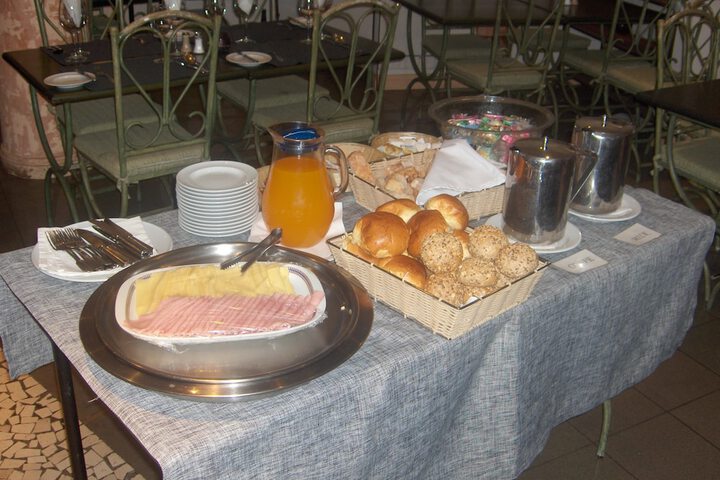 Breakfast/Coffee Service 28 of 34