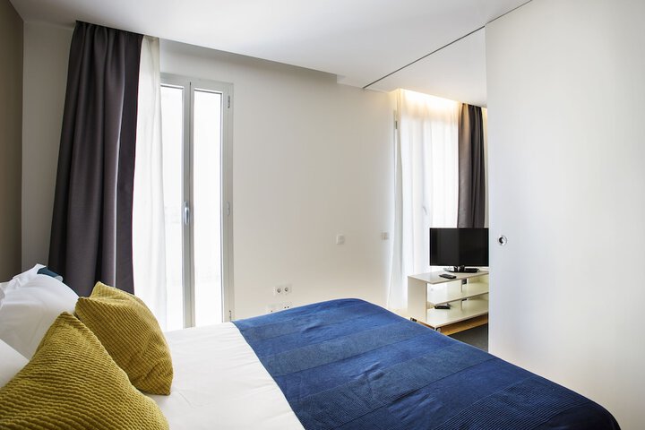 Room 6 of 105