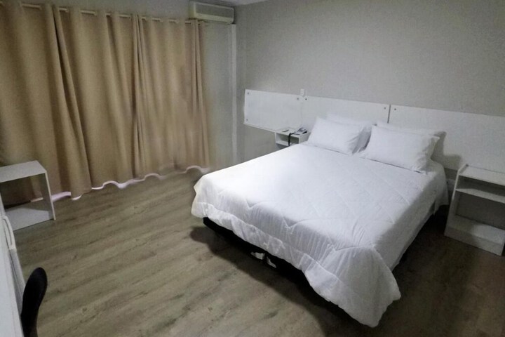 Room 10 of 29