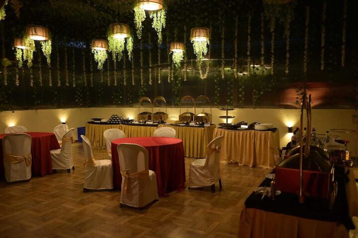 Ballroom/Hall 17 of 22