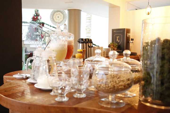Breakfast/Coffee Service 20 of 31