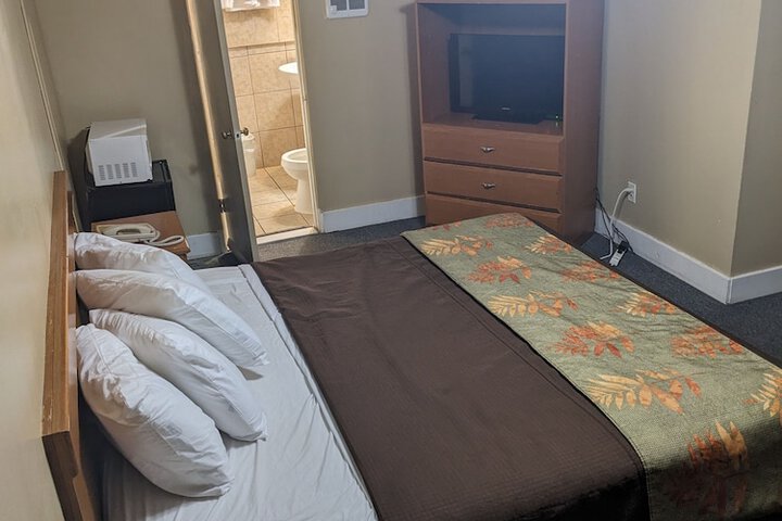 Deluxe Single Room (1 of 7)