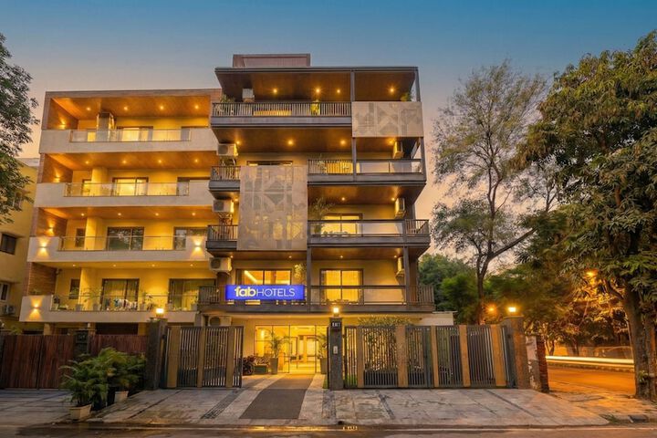 FabHotel Hygge Stay - 5 Min From Belvedere Towers Metro Station