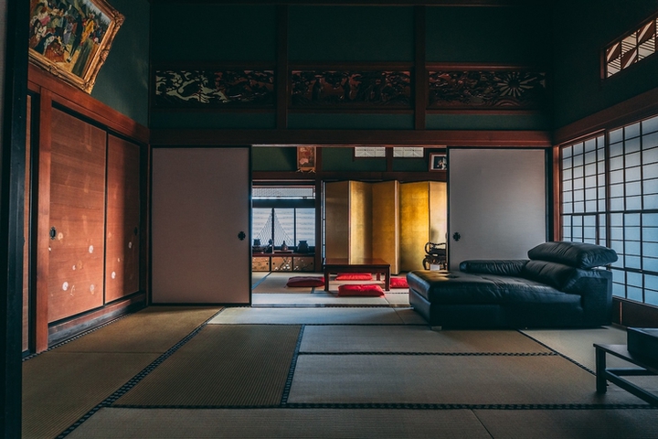 Room 1 of 2