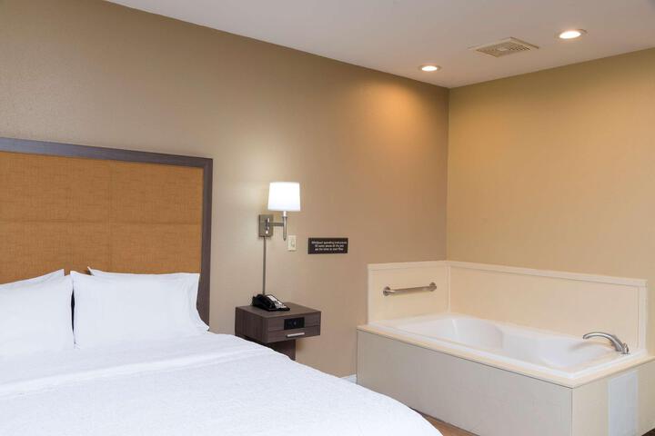 1 King Bed (6 of 14)