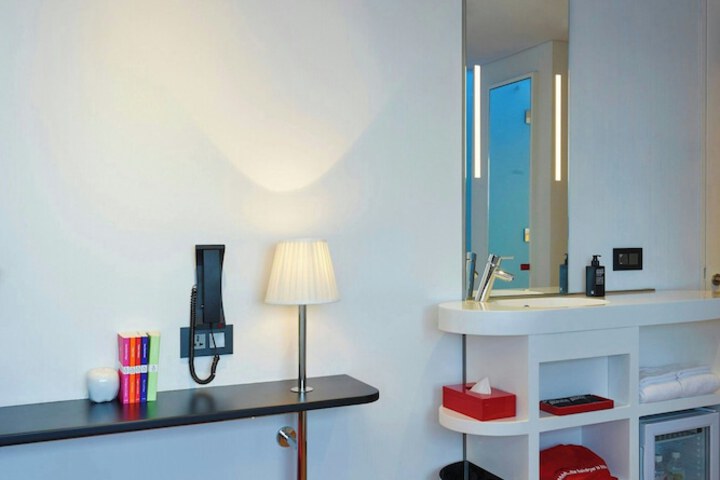 Room 16 of 35