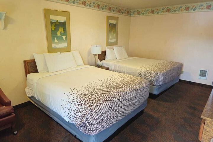 Room 9 of 28