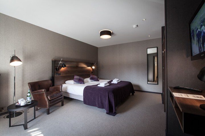 Room 8 of 191