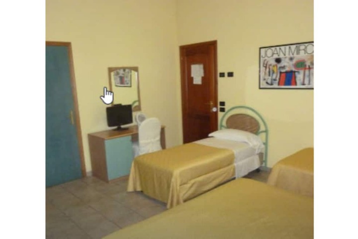Room 12 of 26