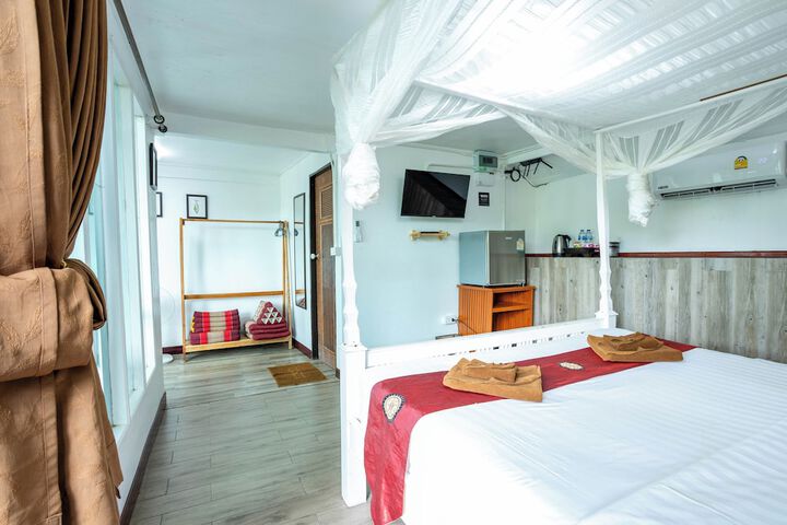 Room 7 of 203