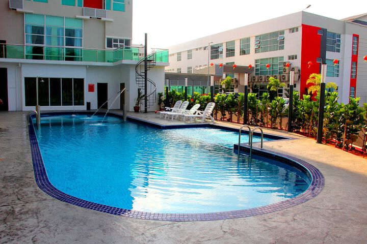 Pool Hotel