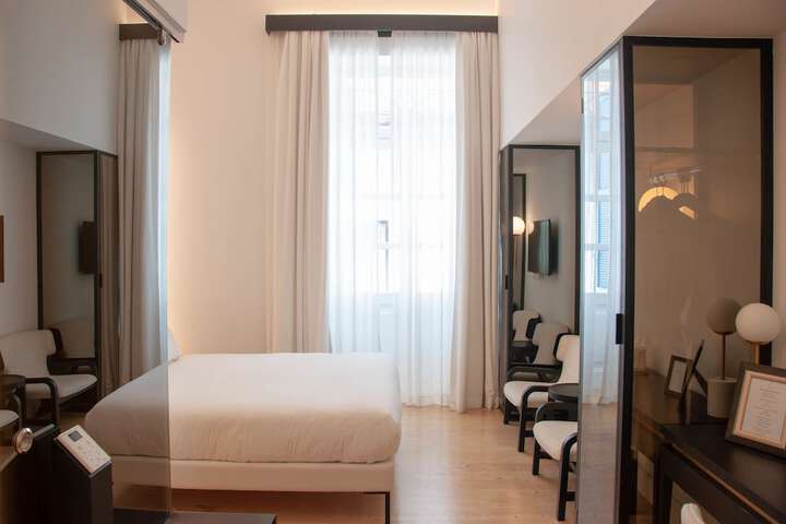 Room 27 of 119