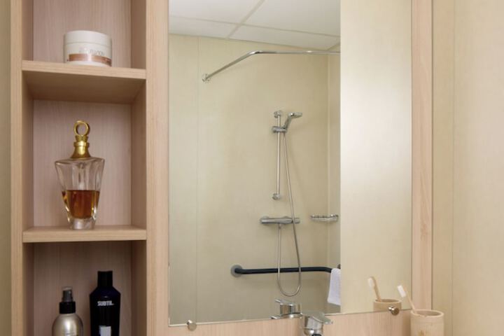 Room 15 of 18