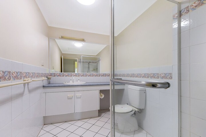 Room 10 of 14
