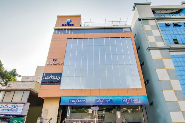 Exterior of Inn The Centre