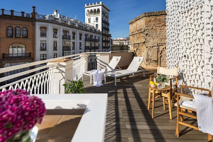 Torre Homenaje Historical Suites