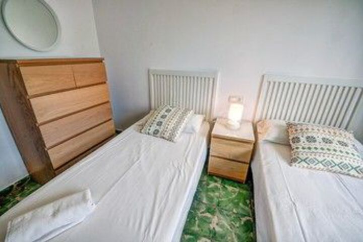 Room 10 of 26