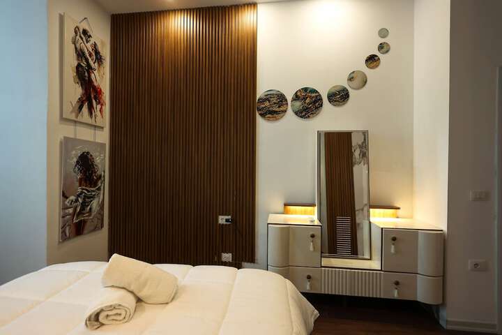 Room 13 of 169