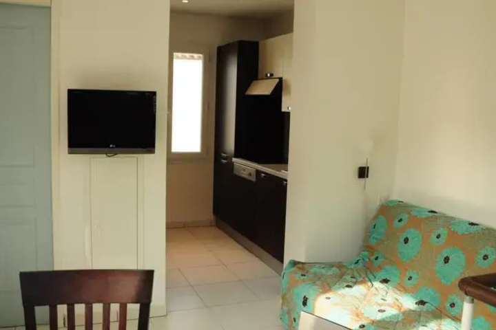 Room 3 of 10