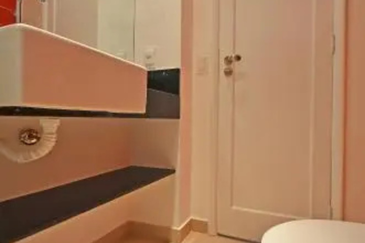 Room 7 of 11