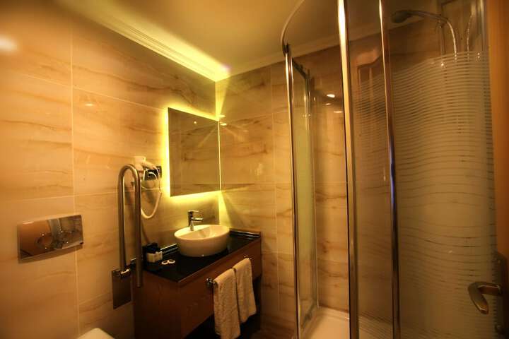 Room 50 of 74