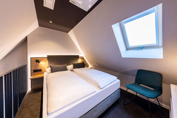 Room 18 of 83