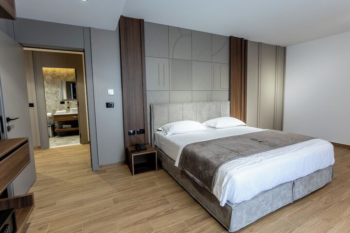 Room 15 of 114