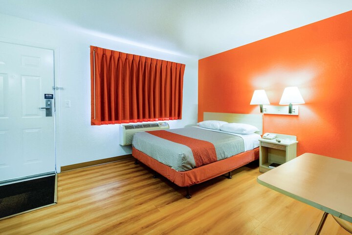 Room 8 of 29