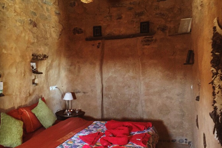 Room 4 of 34