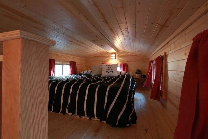 Room 8 of 87