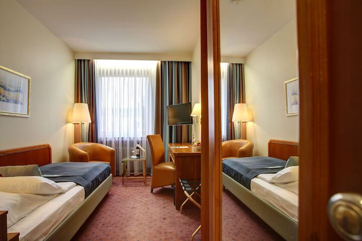 Room 16 of 84