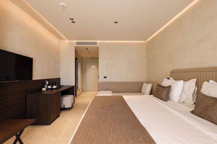 Room 13 of 63