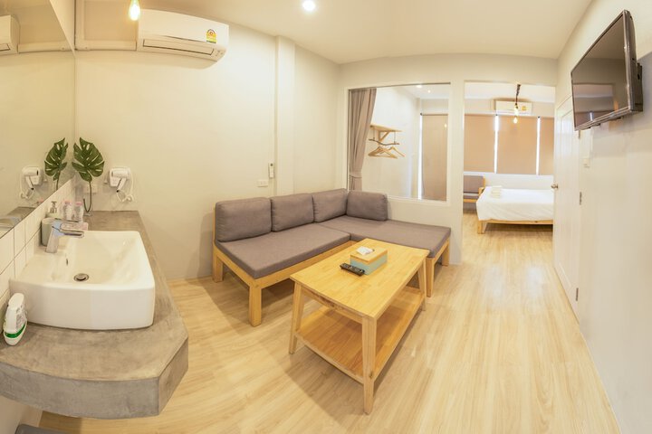 Room 6 of 47